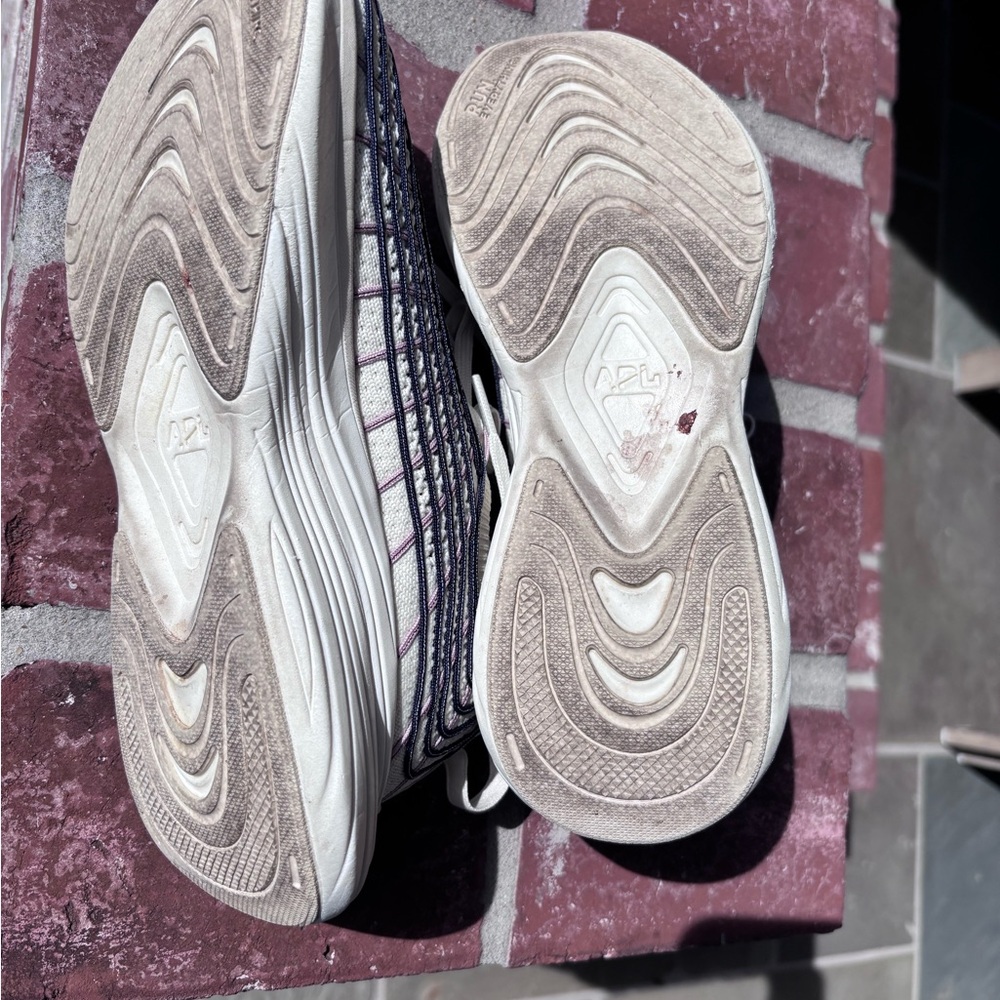 EUC APL Techloom Running Shoes. Stylish Cream Patterned Sneakers. Size 7.5 - Picture 5 of 9